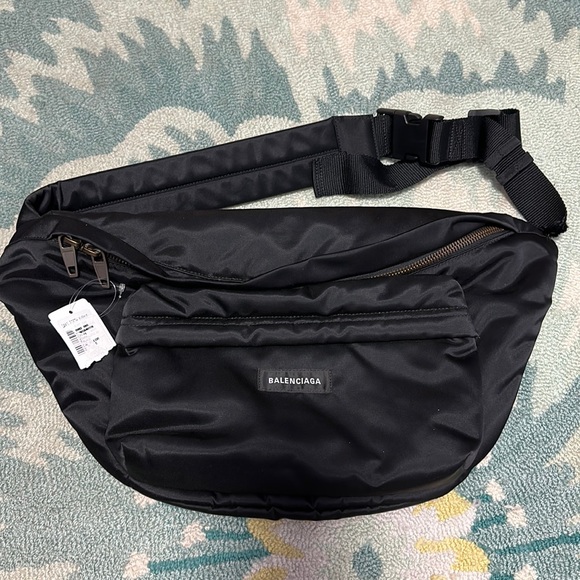BALENCIAGA OVERSIZED NYLON BELT BAG - Picture 2 of 14